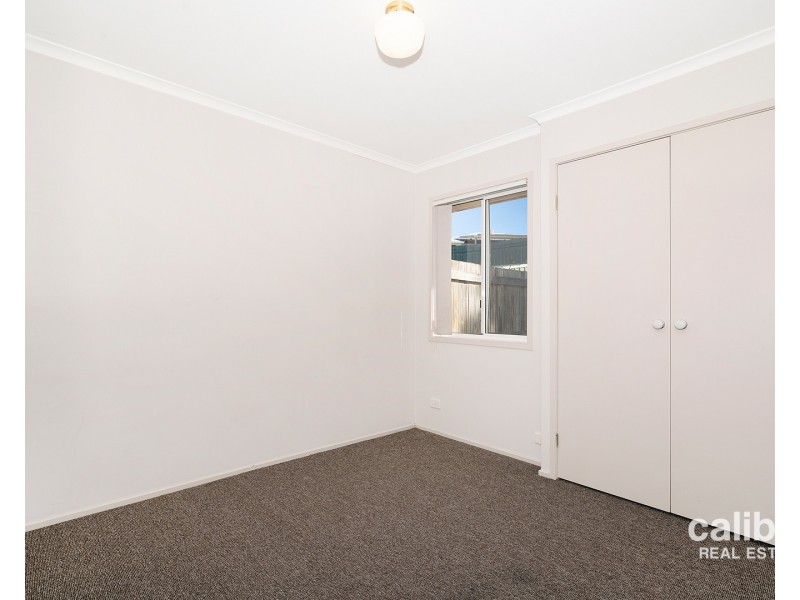 2/8 Louise Court, Silkstone QLD 4304