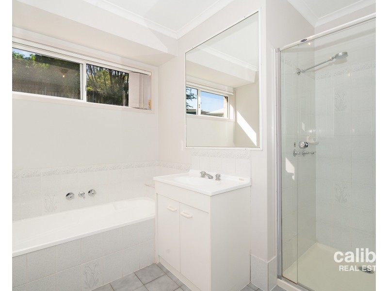 2/8 Louise Court, Silkstone QLD 4304