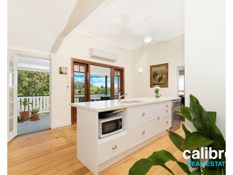 38 Cecil Road, Bardon QLD 4065