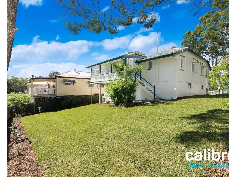 38 Cecil Road, Bardon QLD 4065