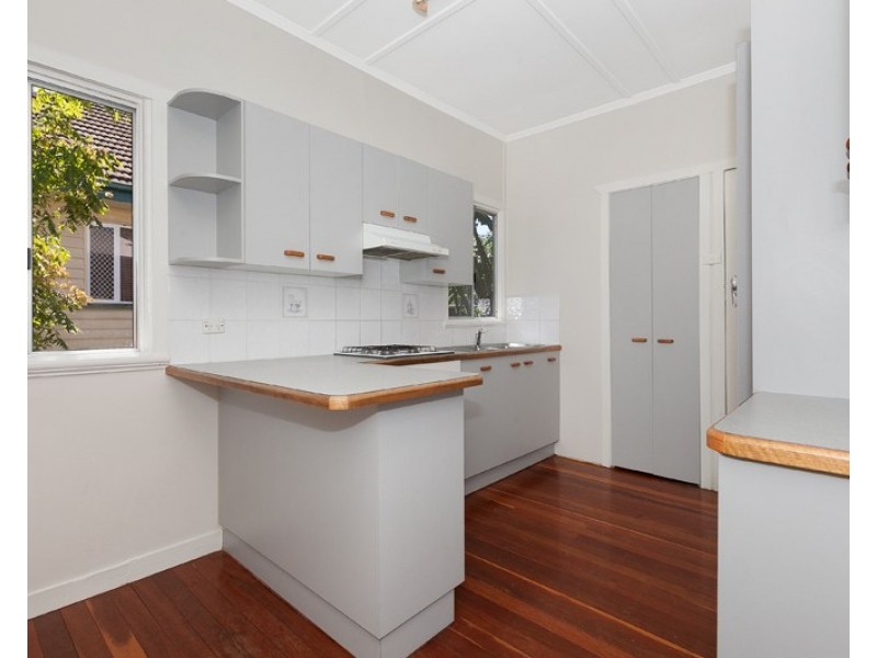 24 Long Street, Camp Hill QLD 4152