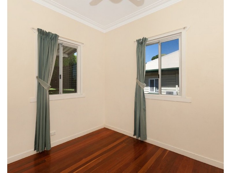 24 Long Street, Camp Hill QLD 4152