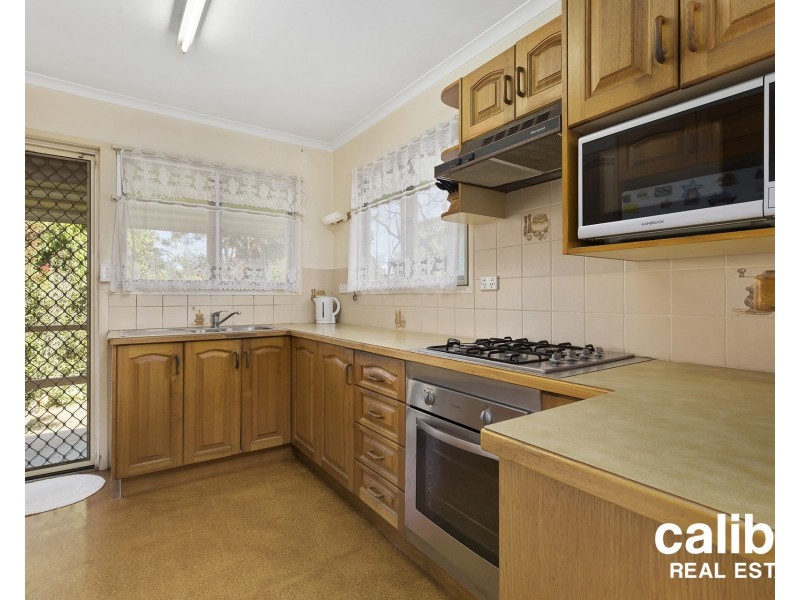 27 Minto Crescent, Arana Hills QLD 4054