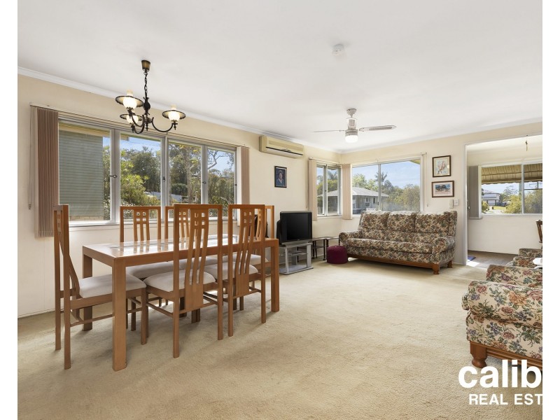 27 Minto Crescent, Arana Hills QLD 4054