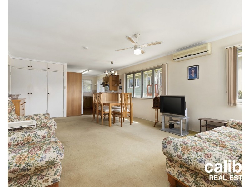 27 Minto Crescent, Arana Hills QLD 4054