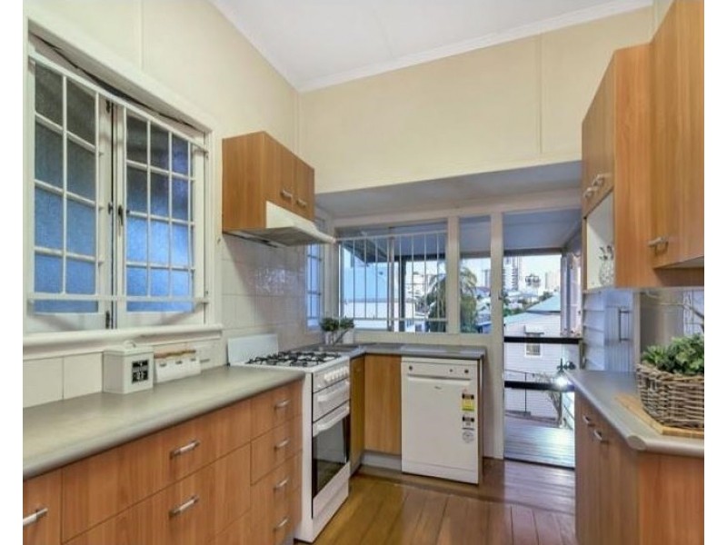 13 York Parade, Spring Hill QLD 4000