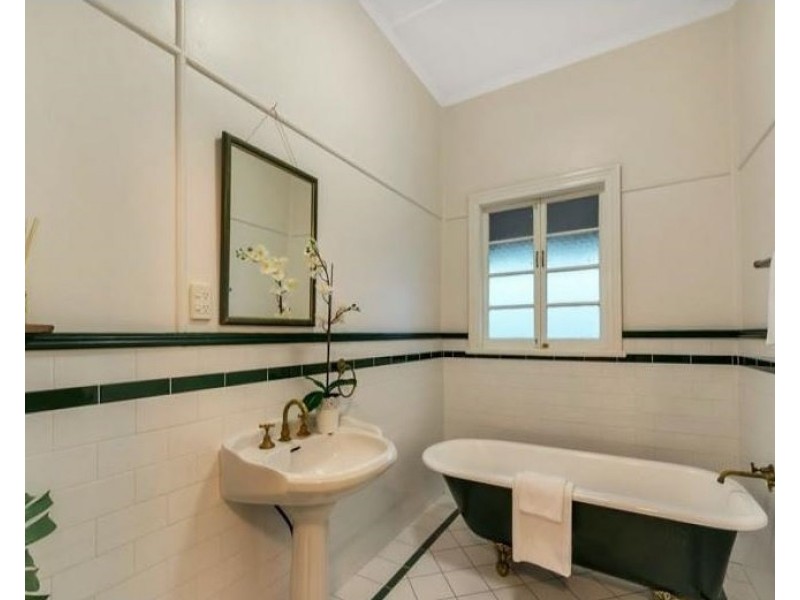 13 York Parade, Spring Hill QLD 4000