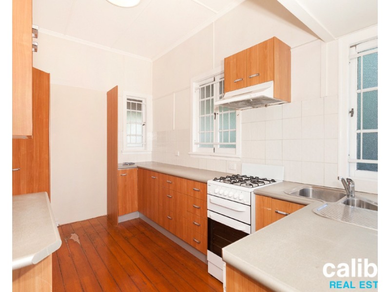 13 York Parade, Spring Hill QLD 4000