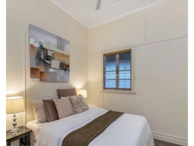 13 York Parade, Spring Hill QLD 4000