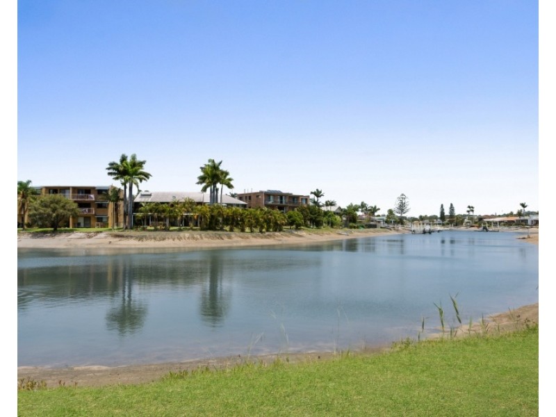 2/1 Barooga Crescent, Mooloolaba QLD 4557