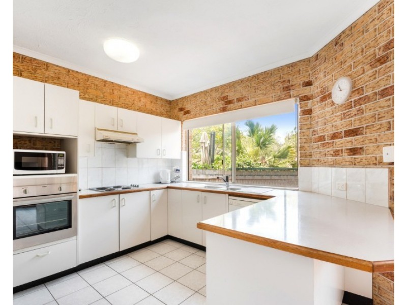 2/1 Barooga Crescent, Mooloolaba QLD 4557