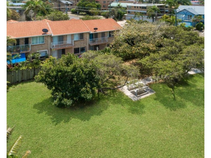 2/1 Barooga Crescent, Mooloolaba QLD 4557