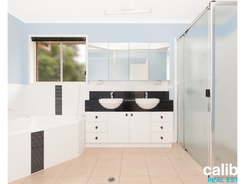 35 Campbell Crescent, Bellbowrie QLD 4070