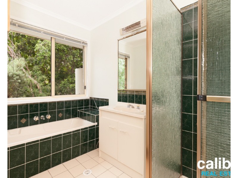 35 Campbell Crescent, Bellbowrie QLD 4070