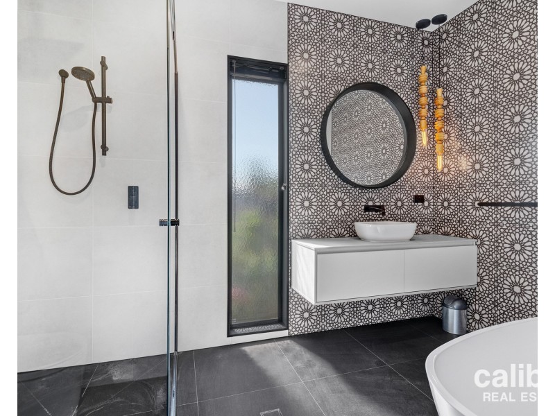 208 Edinburgh Castle Road, Wavell Heights QLD 4012