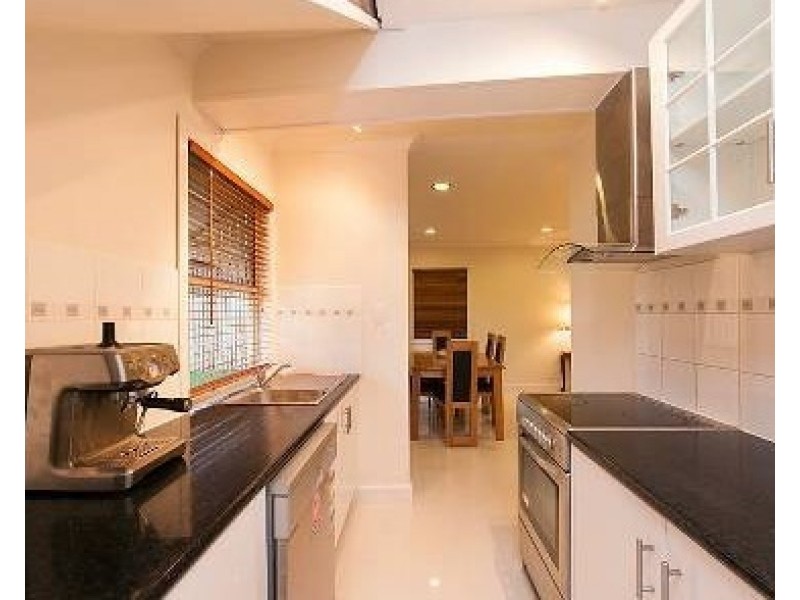 33 Lucy Street, Milton QLD 4064