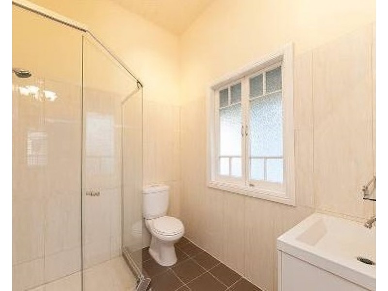 33 Lucy Street, Milton QLD 4064