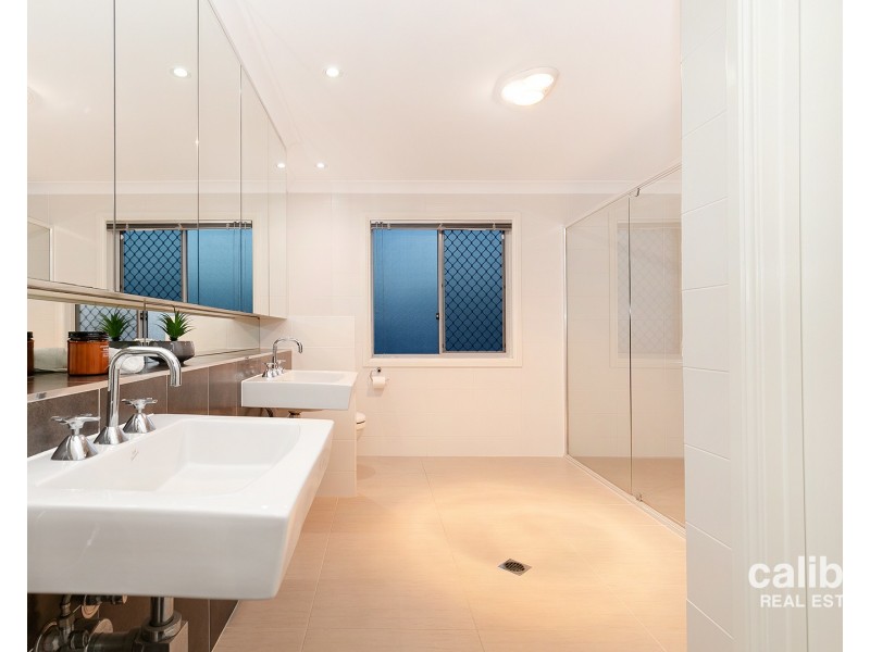 2 Dewberry Place, Bridgeman Downs QLD 4035