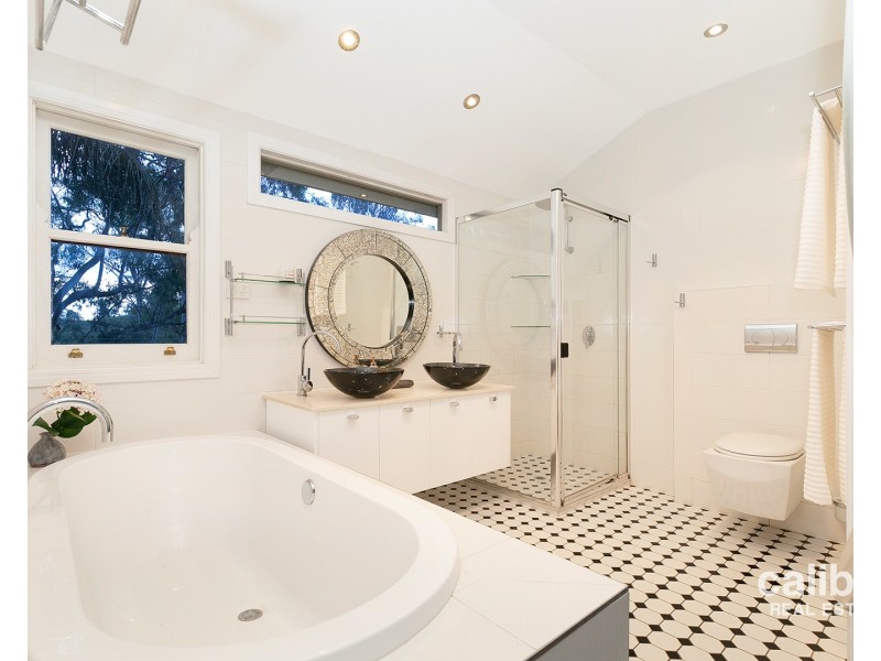 33 Riversleigh Road, Bellbowrie QLD 4070