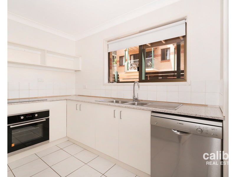 2/6 Lemnos Street, Red Hill QLD 4059