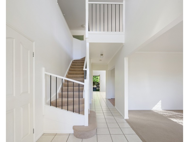 85 Selkirk Crescent, Upper Kedron QLD 4055