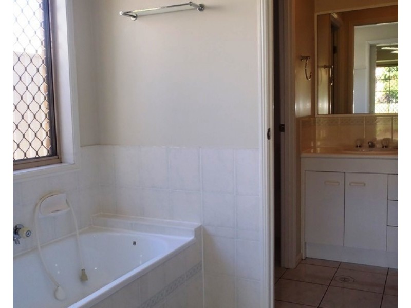 10 Larrell Close, Eight Mile Plains QLD 4113