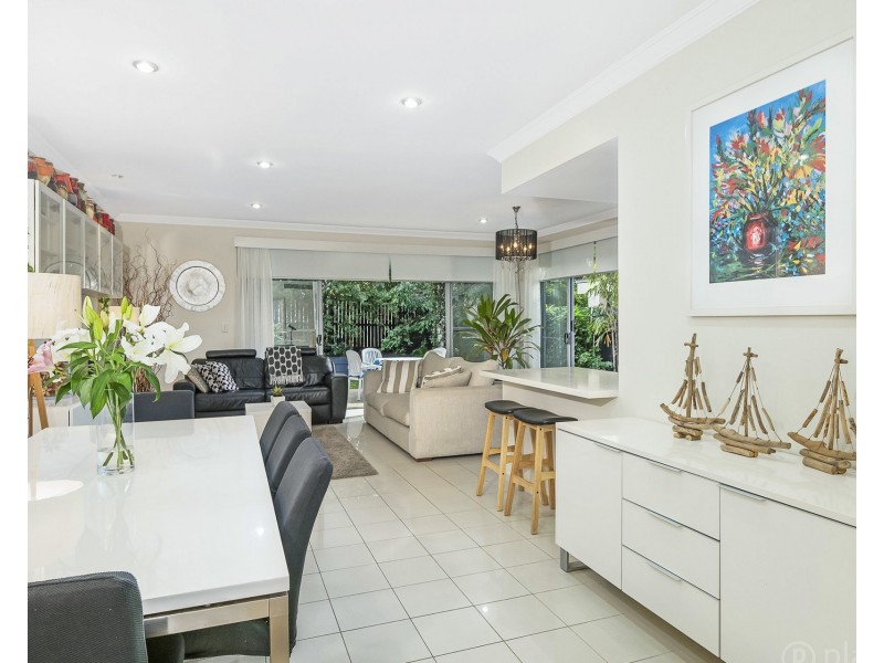 11 Houthem Street, Camp Hill QLD 4152