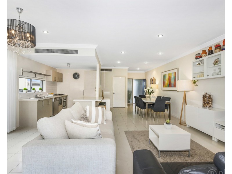 11 Houthem Street, Camp Hill QLD 4152