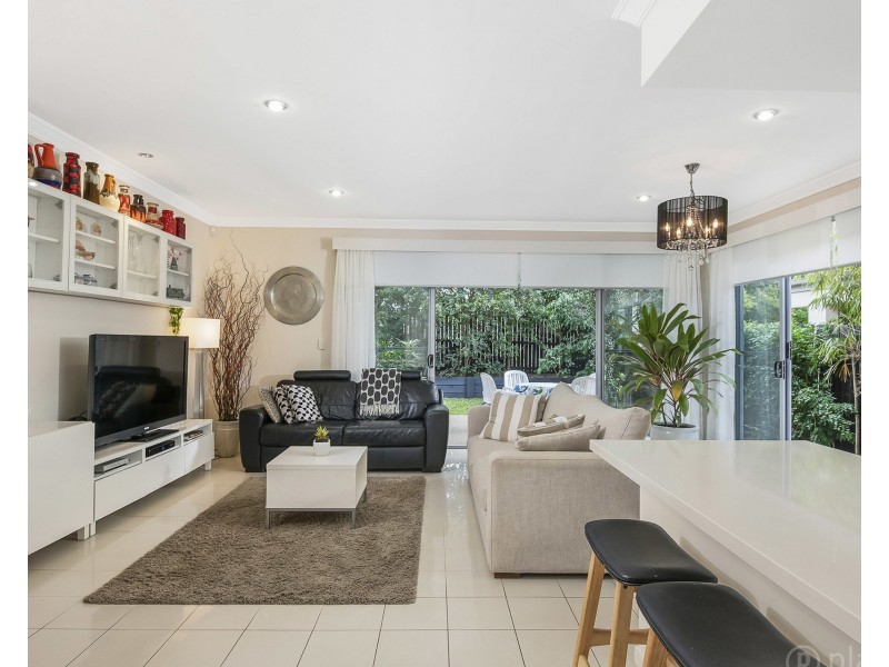 11 Houthem Street, Camp Hill QLD 4152