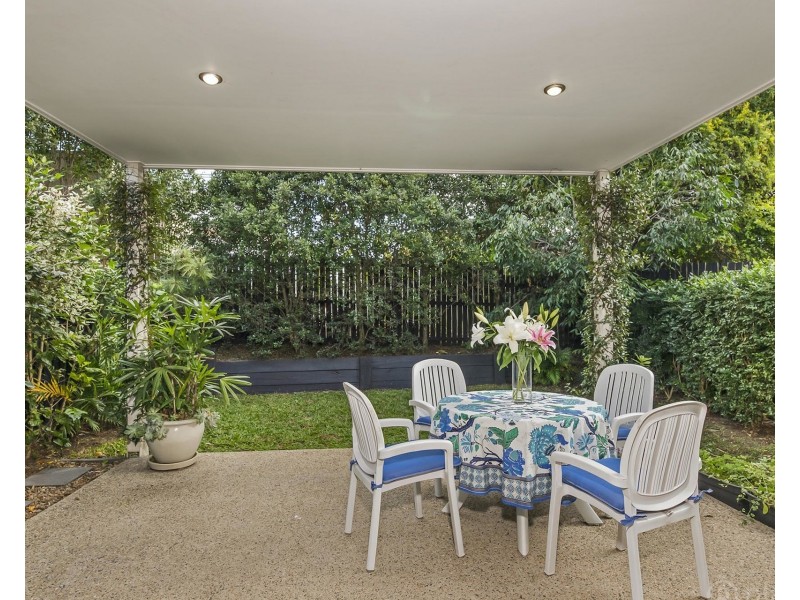 11 Houthem Street, Camp Hill QLD 4152