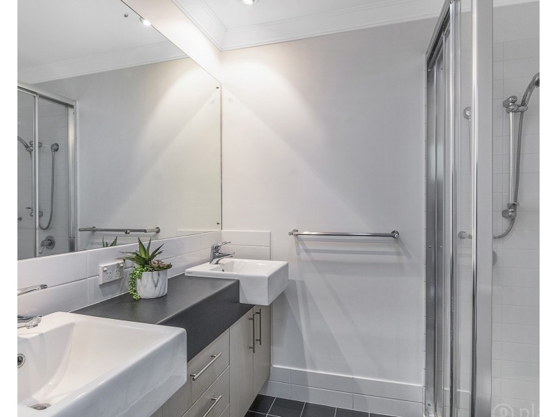 11 Houthem Street, Camp Hill QLD 4152