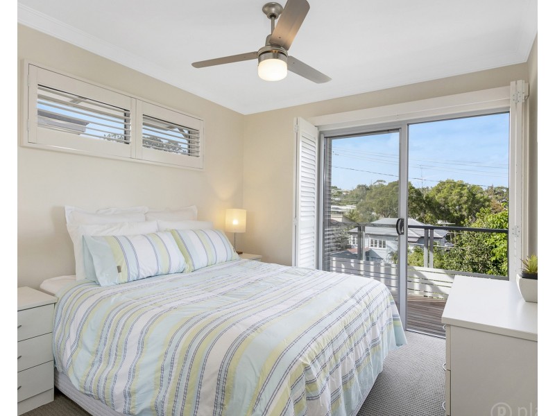 11 Houthem Street, Camp Hill QLD 4152