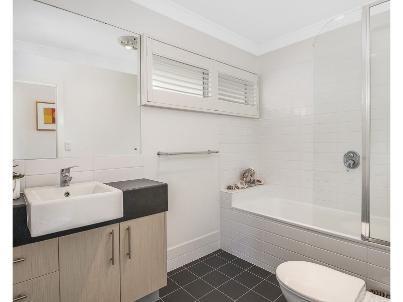 11 Houthem Street, Camp Hill QLD 4152