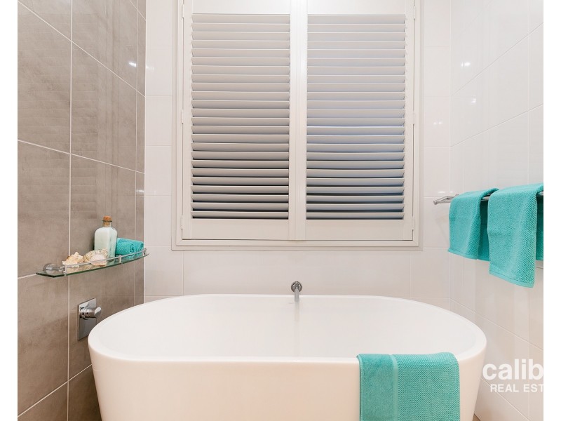 72 Lorward Avenue, Bardon QLD 4065