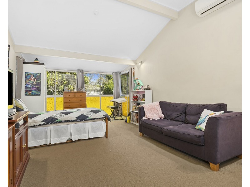 22 Illuta Avenue, Ferny Hills QLD 4055