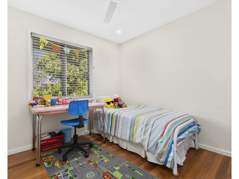 22 Illuta Avenue, Ferny Hills QLD 4055