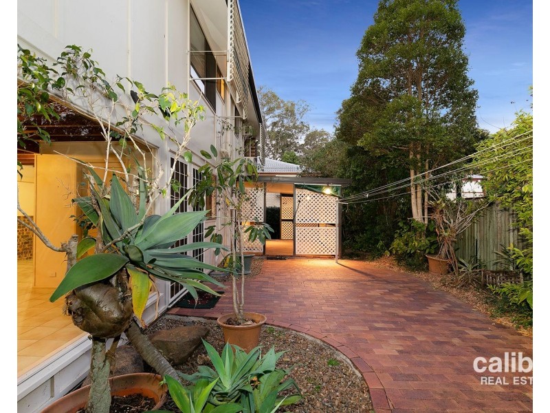 85 Bardon Esplanade, Bardon QLD 4065