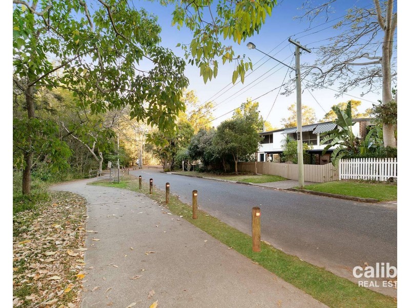 85 Bardon Esplanade, Bardon QLD 4065