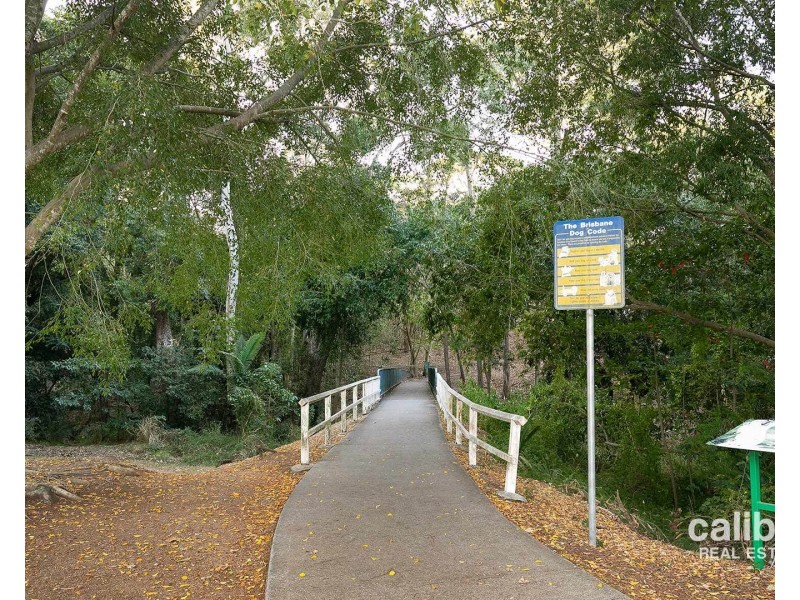 85 Bardon Esplanade, Bardon QLD 4065