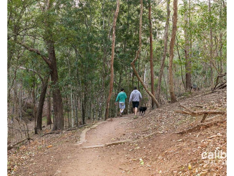 85 Bardon Esplanade, Bardon QLD 4065