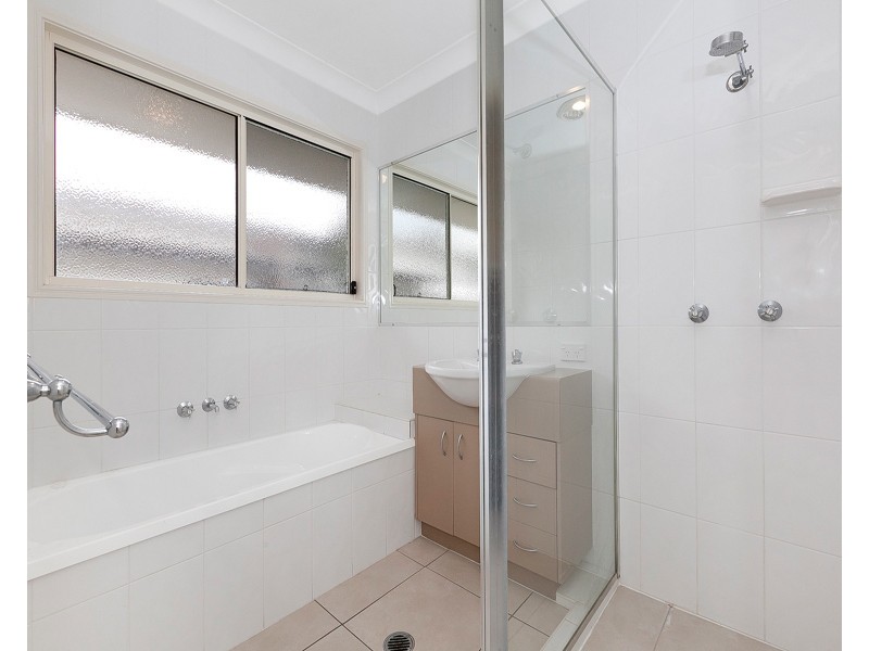 2 Heathwood Place, Collingwood Park QLD 4301