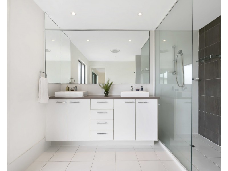 House 2/35 Tullylease Place, Chermside West QLD 4032