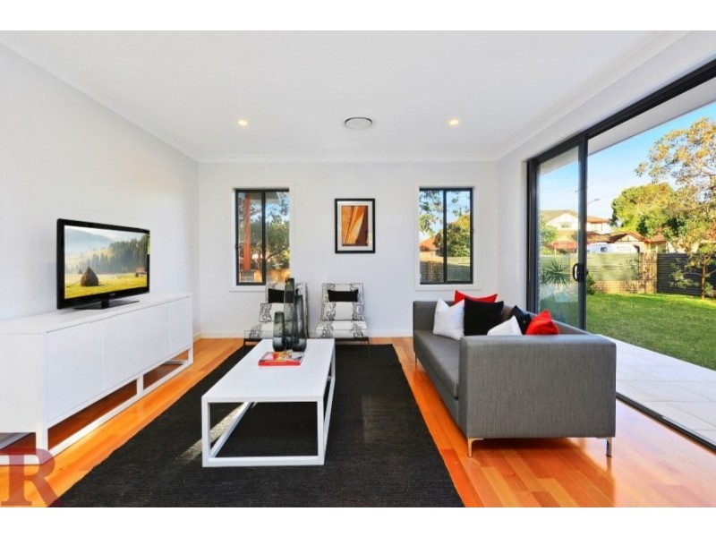 2/404 President Avenue, Kirrawee NSW 2232