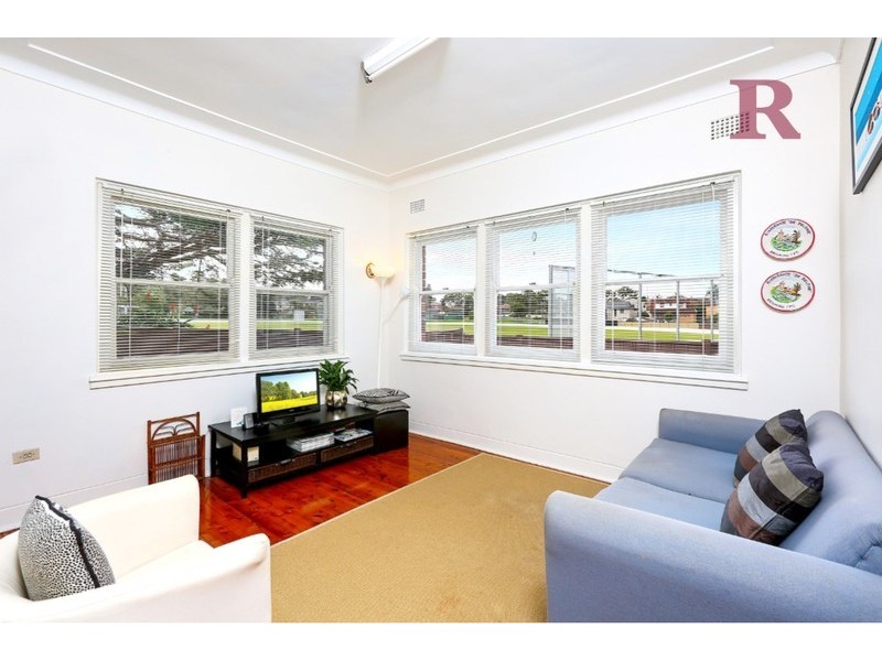 10 Gooroa Street, Carss Park NSW 2221