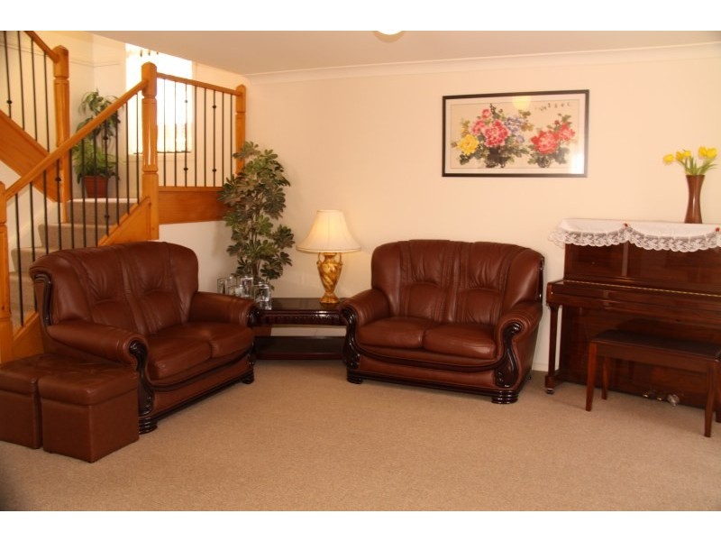 8 Laurina Way, Glenwood NSW 2768