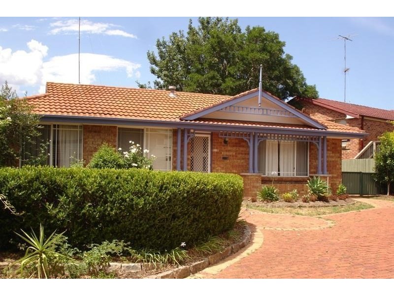 9 Dee Place, Prospect NSW 2148