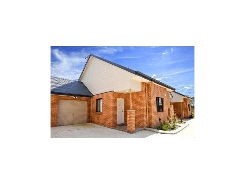 4/25 Hobart Street, Oxley Park NSW 2760