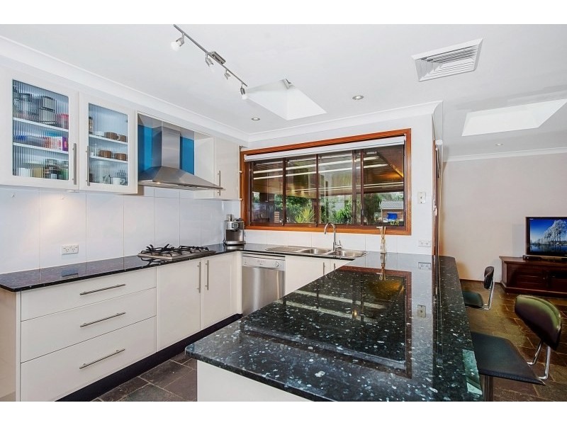 6 Hugo Place, Quakers Hill NSW 2763