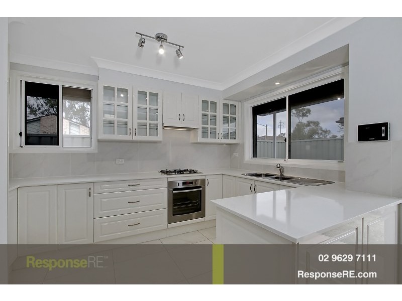 1/8 Woodvale Close, Plumpton NSW 2761