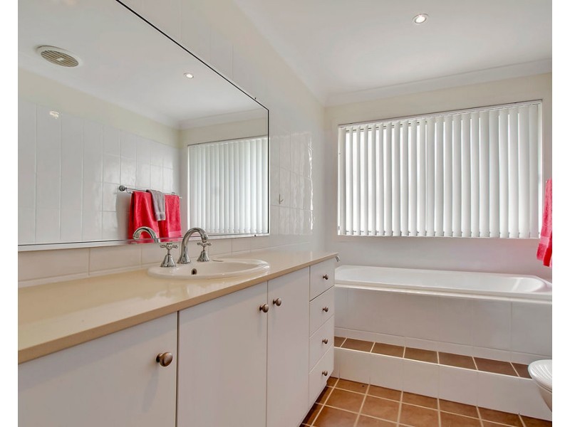 8 Wattlebird Place, Glenwood NSW 2768